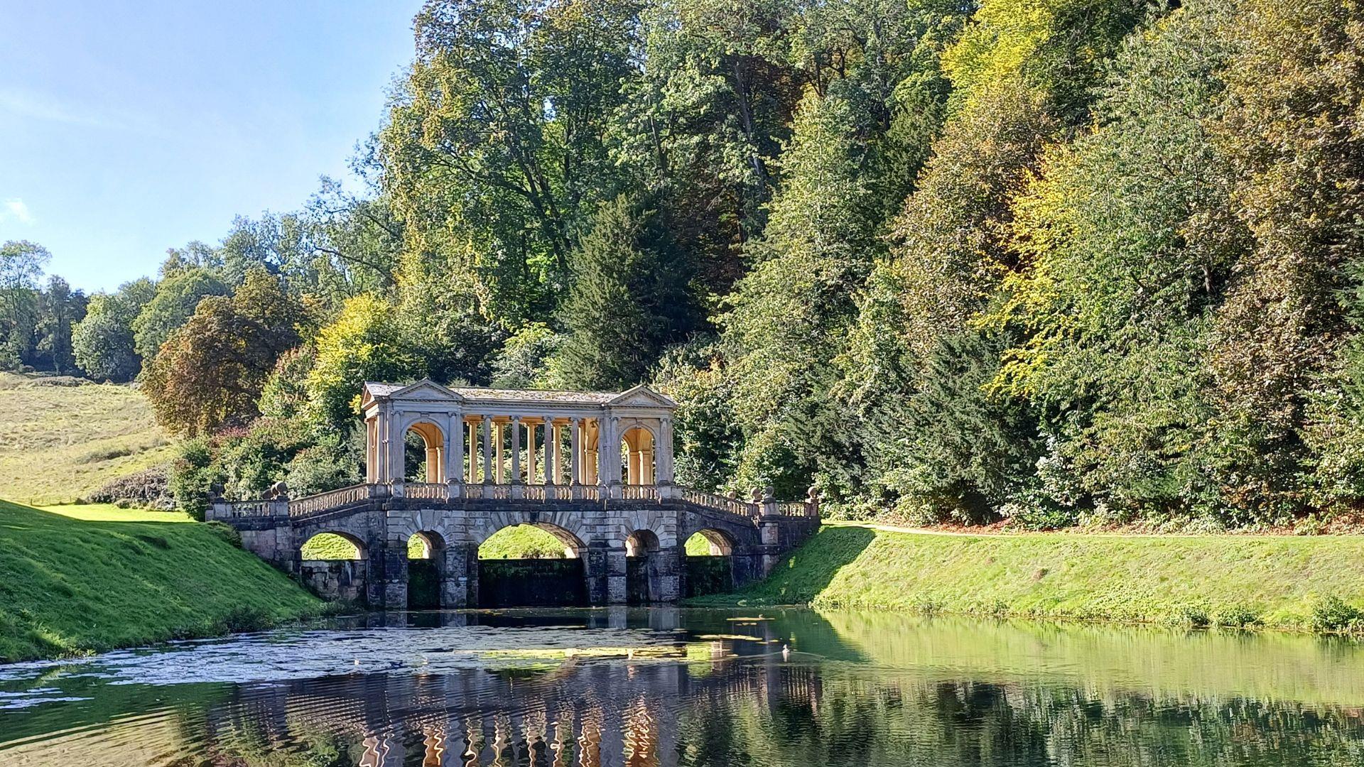 Prior Park Palladian Bridge in autumn