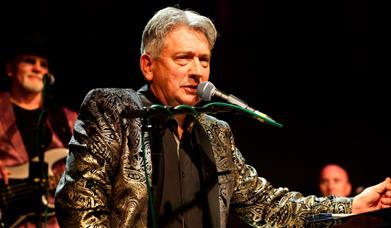Peter Gill's 'Rockin & Swingin Christmas Evening'