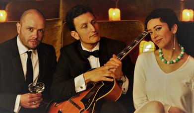 The Foxes Present - 'A Cool Yule!'