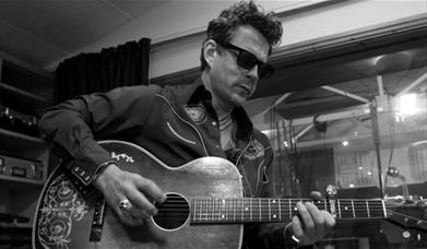 Ian Siegal & The Jon Amor Trio.