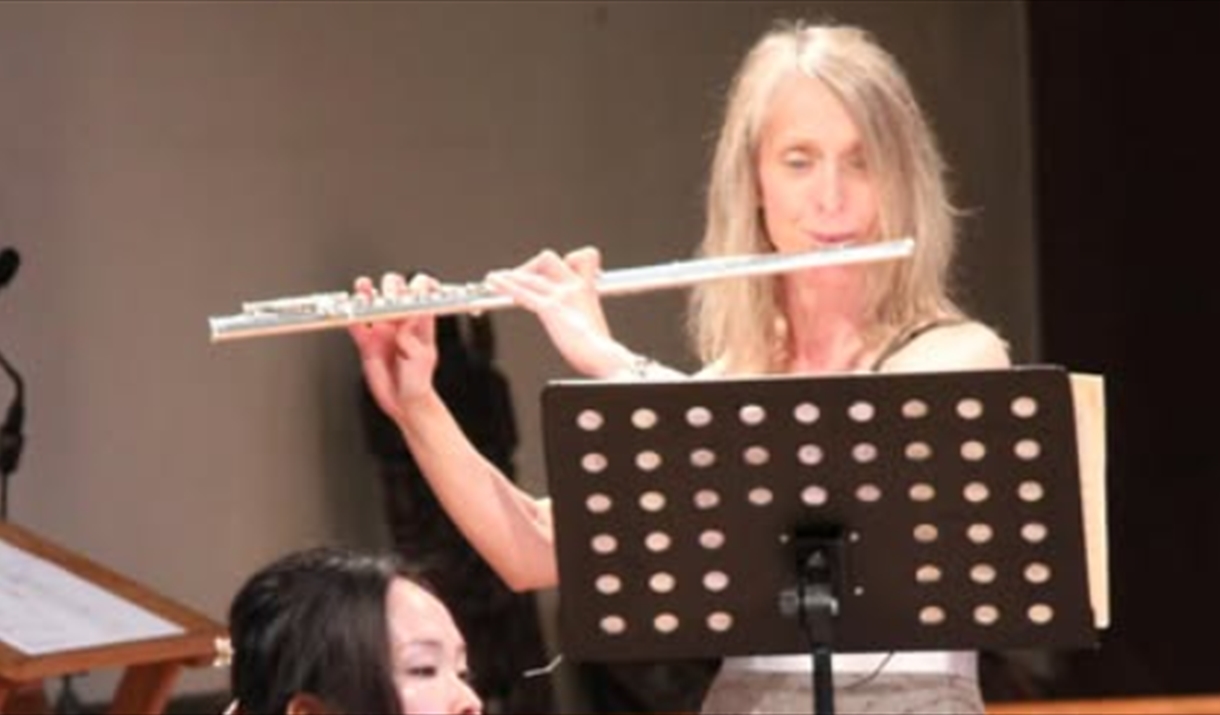 A picture of Shoko Joyce and Catherine Hurley playing music together